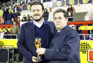 Şükran plaketi Hatipoğlu'na