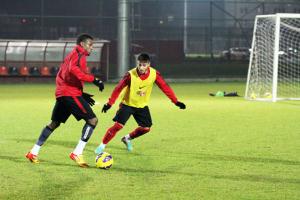 Akaminko Afrika'da kaldı