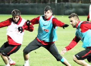 Aytaç Kara çabalıyor