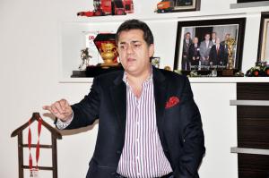 Özgür artık bizim Alper bir yere gitmiyor