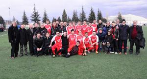 Kurtuluşspor kupasını aldı