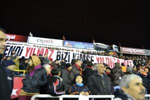 "Büyükerşen'e destek pankartı"na polis müdahalesi!