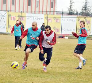 Es Es'ten neşeli prova