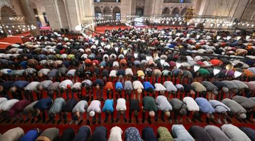 Bayram Namazı Nasıl Kılınır? Kaç Rekat? Farz mı? İşte Detaylar