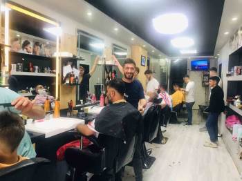 Bayram Öncesi Berber Ve Kuaförlerde Yoğunluk Yaşanıyor
