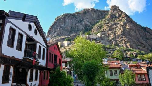 Bayram tatilinin son gününde Afyonkarahisar'da hava yüz güldürecek