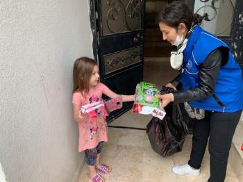 Bayramda Davul Ve Manilerle Kapı Kapı Gezerek Çocukları Sevindirdiler
