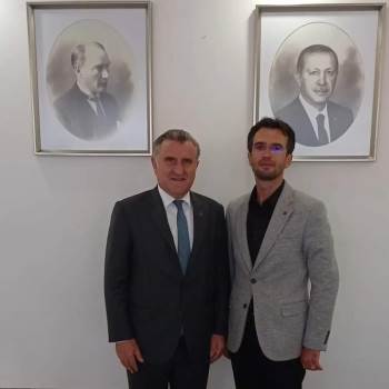 Beldesine Yapılması Planlanan Sentetik Futbol Saha İçin Bakan’Dan Destek Sözü Aldı
