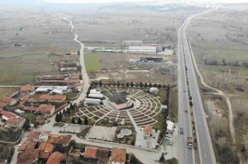 Belediye, Hekim Sinan Tıbbi Ve Aromatik Bitkiler Araştırma Merkezi’Ni Dpü’Ye Tahsis Etti
