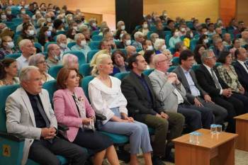 Belediye Başkan V. Subaşı Eskişehir’De Söyleşi Ve İmza Gününe Katıldı
