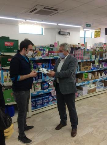 Belediye Başkanı Akağaç, Esnaflara Maske Dağıttı
