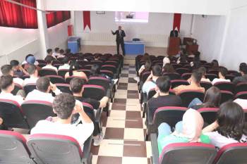 Belediye Başkanı Demirtaş, Hisarcık Myo’Da Kariyer Dersinin Konuğu Oldu
