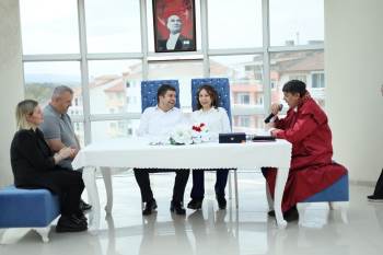 Belediye Başkanı Durgut İlk Nikâhını Kıydı
