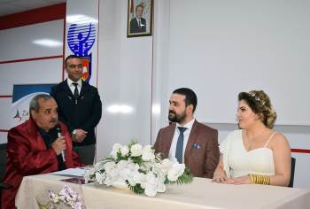 Belediye Başkanı Oğlunun Nikahını Kendisi Kıldı
