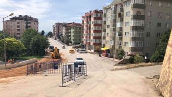 Belediye Ekipleri Sabaha Kadar Çalışarak Çökme Yaşanan Yeri Onardılar
