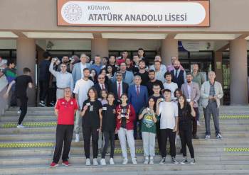 Belediye Kütahyaspor’Dan Gençlere Jest
