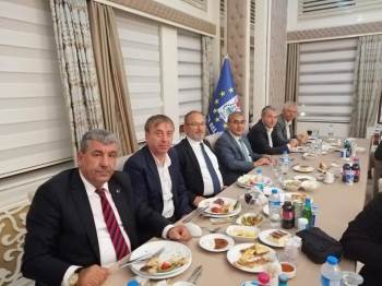 Belediye Kütahyaspor Ve Tki Tavşanlı Linyitspor Camiaları Yemekte Buluştu
