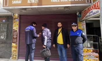 Belediye O Kuyumcu Dükkanını Mühürledi
