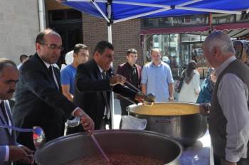 Belediyeden Aşure İkramı
