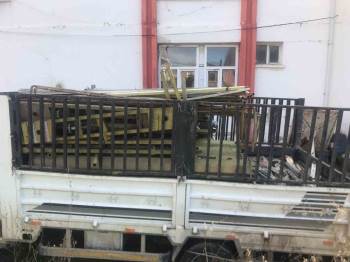 Belediyenin Hurda Malzemeleri İhalesiz Sattığı İddiası
