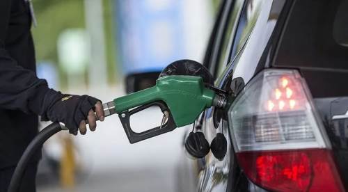 Benzine dev indirim geliyor: Pompaya yansıyacak mı?