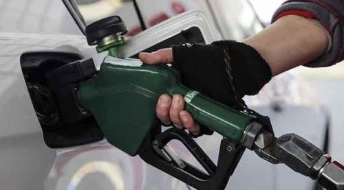 Benzine indirim, motorine zam geldi! Son dakika