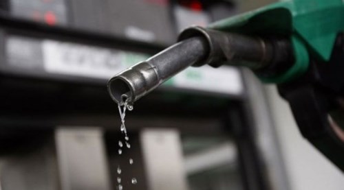 Benzine zam geldi ve tarihi rekor...