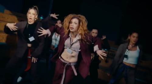 BESTİ AYDENİZ KİMDİR, KAÇ YAŞINDA?  Ben de İsterdim Şarkı Sözleri