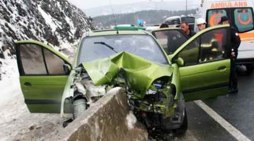 Beton bariyere saplandı!