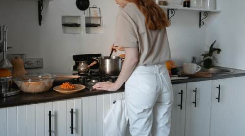 Beyaz Pantolon Altına Ne Renk İç Çamaşırı Giyilir? | Kılavuz ve İpuçları