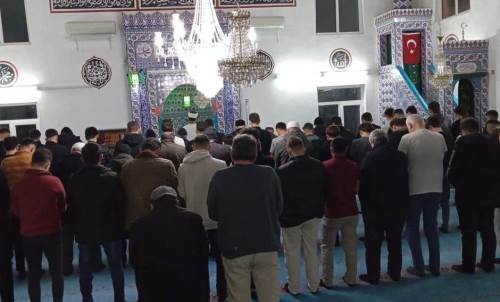 Beylikova’da gençler, teravih namazında buluştu