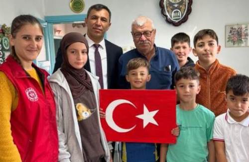 Beylikova’da öğrencilerden emekli öğretmene duygusal jest