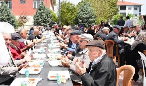 Beylikova’da yağmur ve şükür duası yoğun katılımla yapıldı