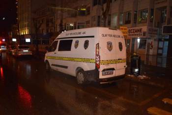 Bıçaklı Kavgada 2 Yabancı Uyruklu Şahıs Yaralandı
