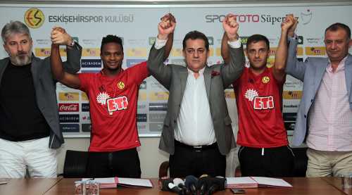 Bilal Aziz ve Ofoedu imzayı attılar