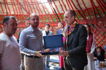 Bilal Erdoğan Bilecik Oba Çadırını Ziyaret Etti
