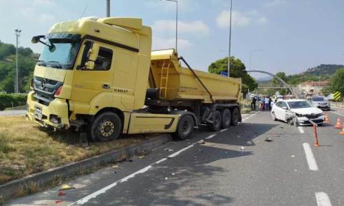 Bilecik - Eskişehir yolunda tır kazası!