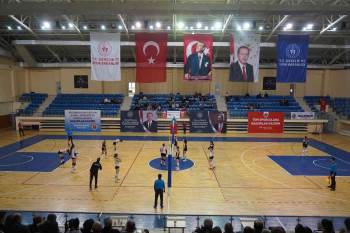 Bilecik Belediye Spor Kadın Voleybol Takımı :3 Ada Spor:0
