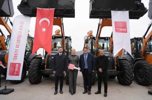 Bilecik Belediyesi hizmet filosunu yeni kepçe ile genişletti