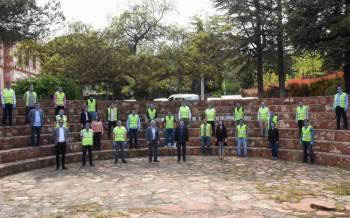 Bilecik Belediyesi Şehir Merkezinde Maske Dağıtımına Devam Ediyor
