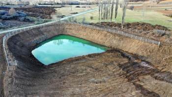 Bilecik’E Yapılan "Hayvan İçme Suyu Gölet" Projesi Havadan Görüntülendi
