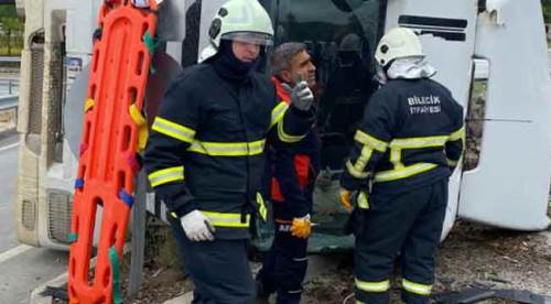 Bilecik-Eskişehir karayolunda kamyon devrildi