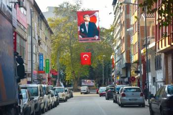 Bilecik’İn Dört Bir Köşesi Ay Yıldızlı Bayrakla Donatıldı
