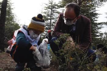 Bilecik Kent Ormanı’Nda Yüzlerce Poşet Çöp Toplandı
