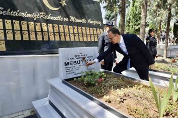 Bilecik’Te 15 Temmuz Demokrasi Ve Milli Birlik Günü Programları Çerçevesinde Şehitlik Ziyaret Edildi
