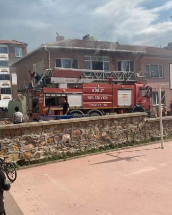 Bilecik’Te 2 Katlı Binada Yangın Çıktı
