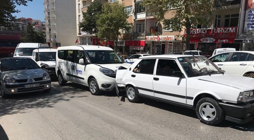 Bilecik’te 4 araç birbirine girdi