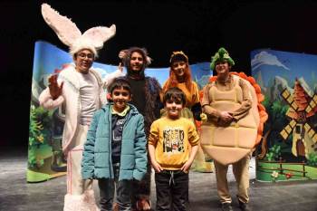 Bilecik’Te 4 Bin Çocuk Ücretsiz Tiyatroyla Buluştu
