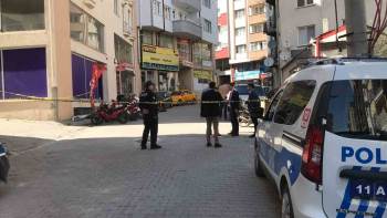 Bilecik’Te 5. Kattan Düşen Genç Hayatını Kaybetti
