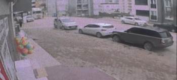 Bilecik’Te 7 Yaşındaki Çocuğa Tır Çarpması Güvenlik Kamerasına Yansıdı
